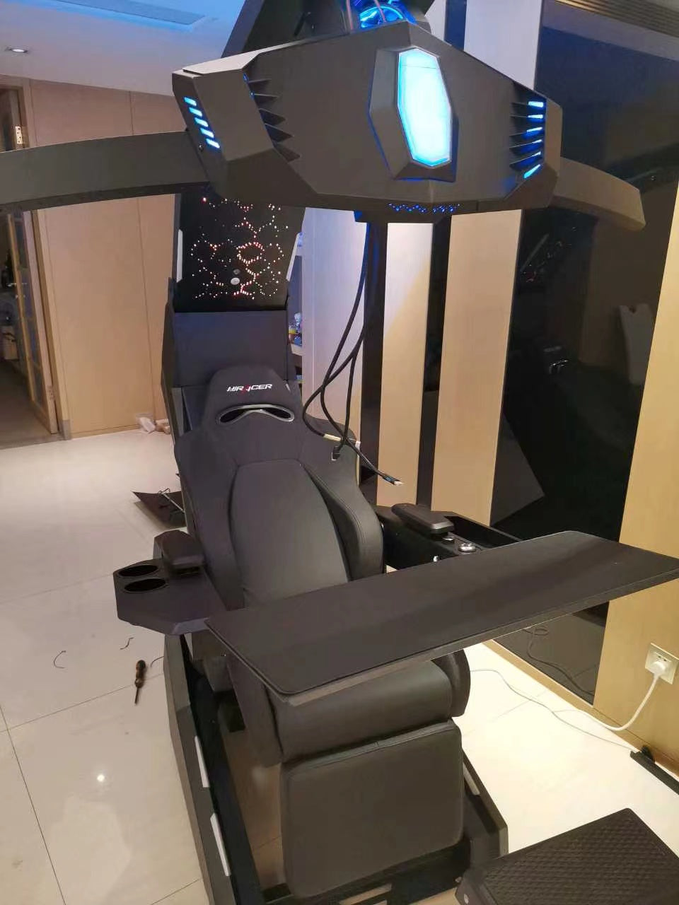 R1 PRO - Computer cockpit with starlight  LED RGB & Speaker and screen adjustable